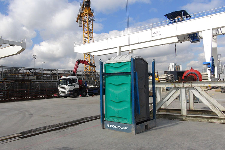 Cadre de levage pour toilettes portables