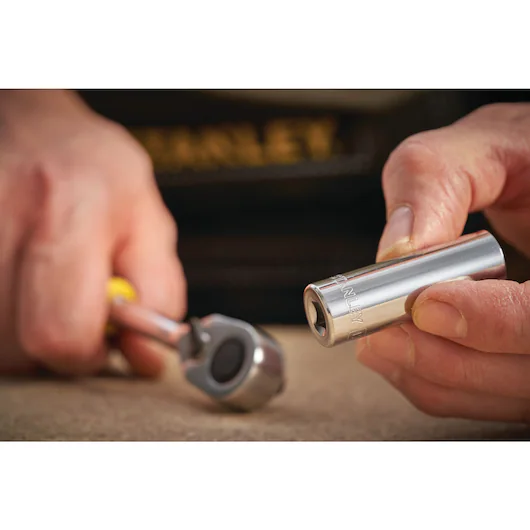 Douille longue 1/4" 6 pans 7 mm
