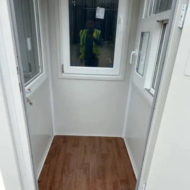 cabine sécurité intérieur.webp