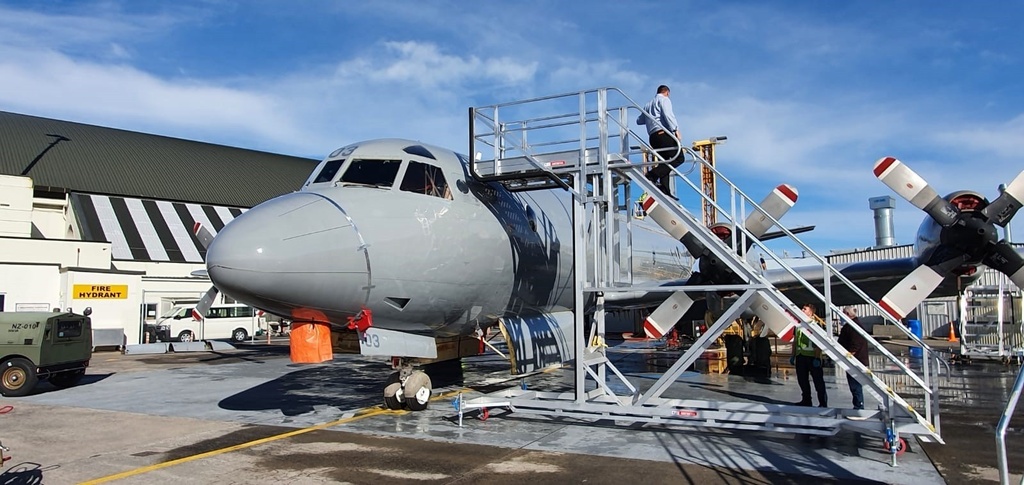 Plateforme de lavage polyvalente pour fuselages de C130, 757 et avions Orion