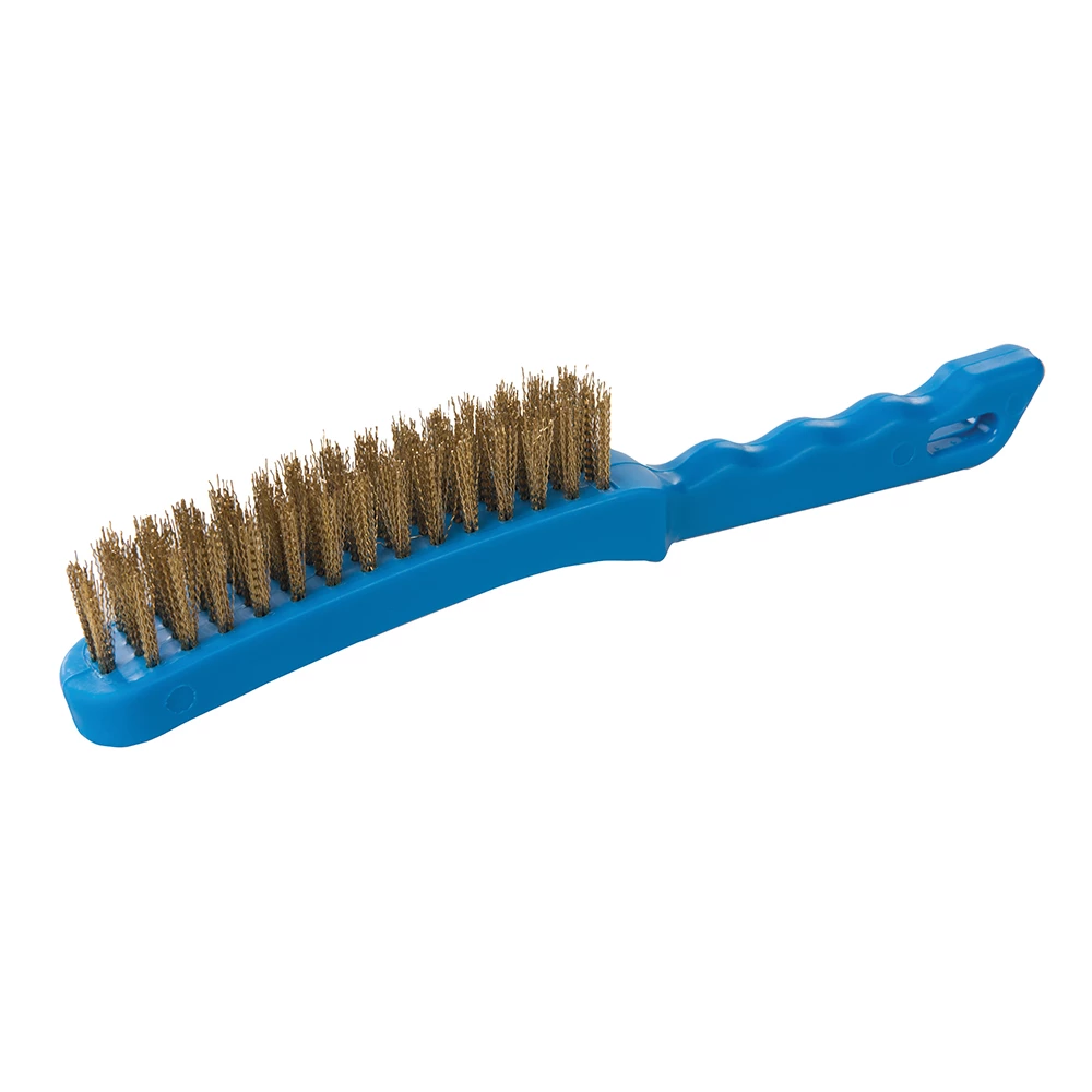 Brosse en plastique avec fils laitonnés