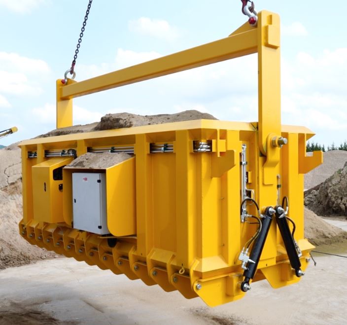 Benne à terre hydraulique telecommandé